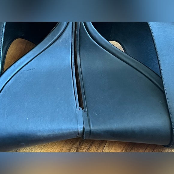 VInce Kaya leather cut out accent sandals, USED - Picture 5 of 13